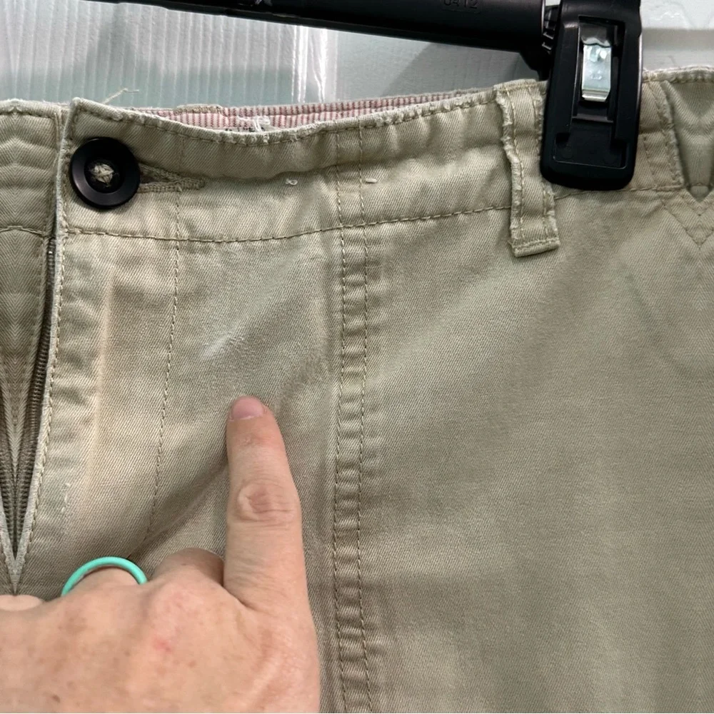 Old Navy Women's Size 10 Chino Khaki Flat Front Shorts - Picture 2 of 14